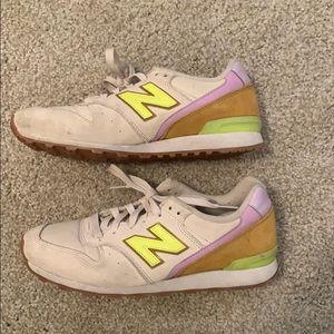 Gently used New balance tennis shoes